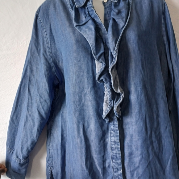 Chico's Denim Blue Ruffled Button Down Shirt Sz 12 Casual Office Wear Travel - Picture 2 of 7